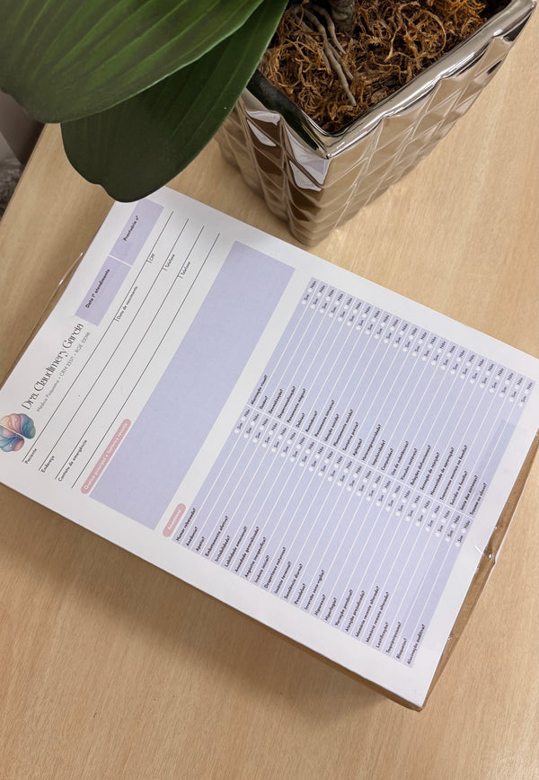 Ficha de cadastro de clínica e consultório médico com anamnese.