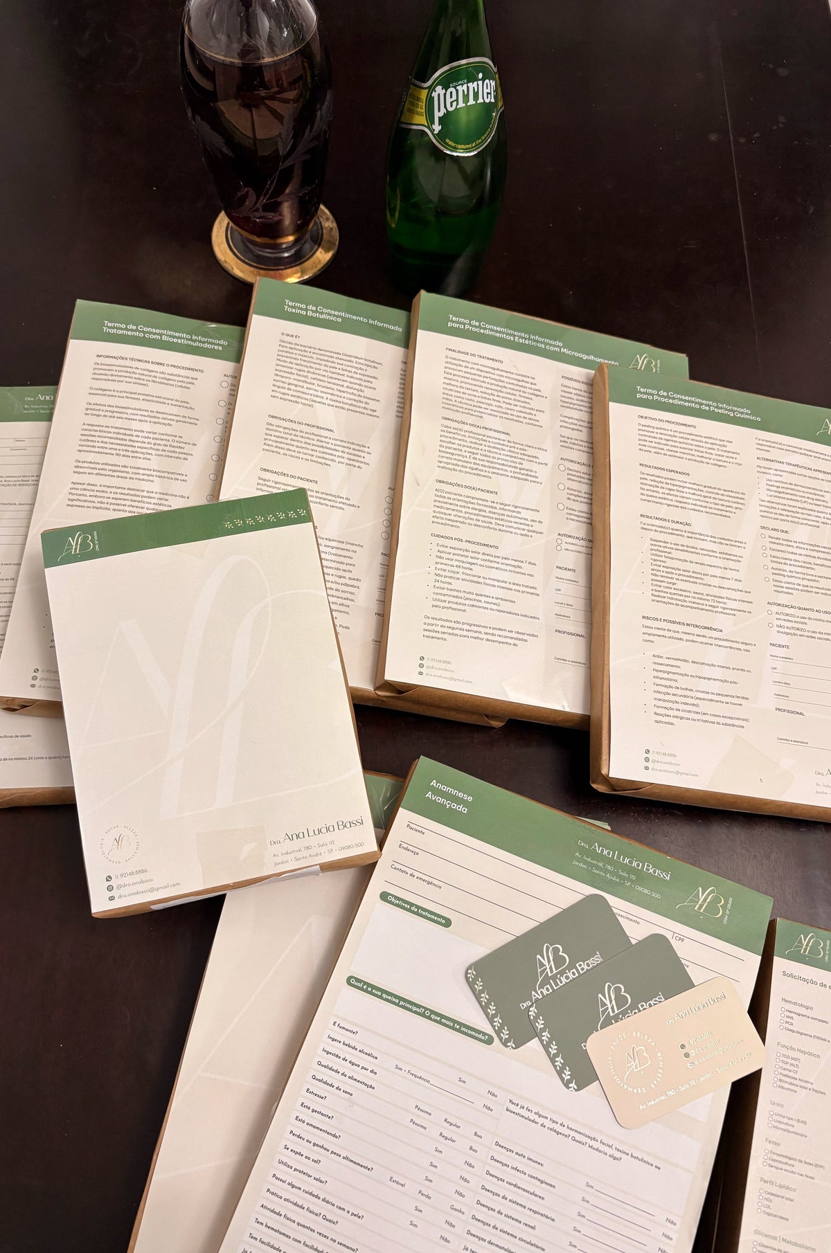 Papelaria completa para dermatologistas. Impressão gráfica e design.