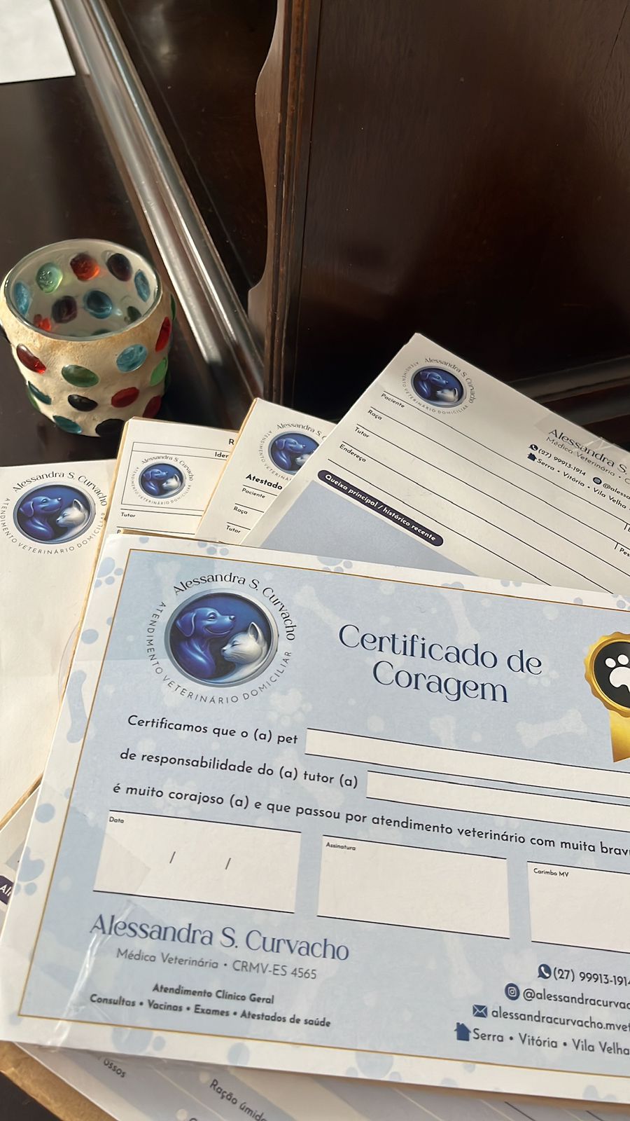 Receituários e papelaria veterinária de alta qualidade, produzidos por gráfica premium voltada para médicos veterinários