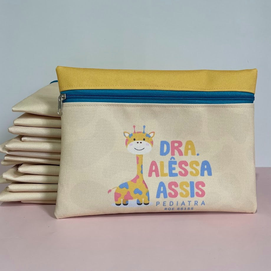 Pastinha pediátrica com ziper, estilo bolsa ou bolsinha necessaire para documentos pediátricos.