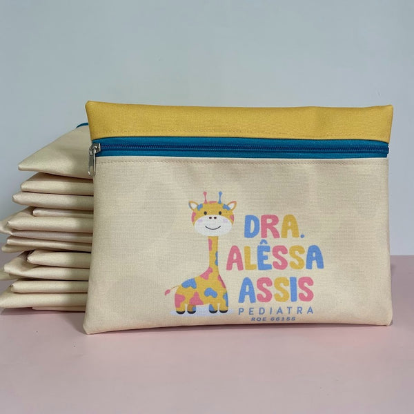 Pastinha pediátrica com ziper, estilo bolsa ou bolsinha necessaire para documentos pediátricos.